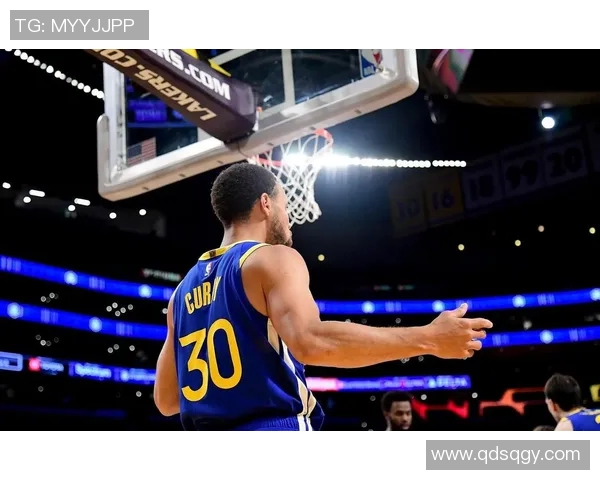 勇士队在主场以122比103战胜国王队展现强大实力和团队默契